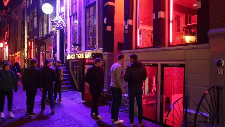 19 Things to do in Amsterdam Red Light District for Young Adults