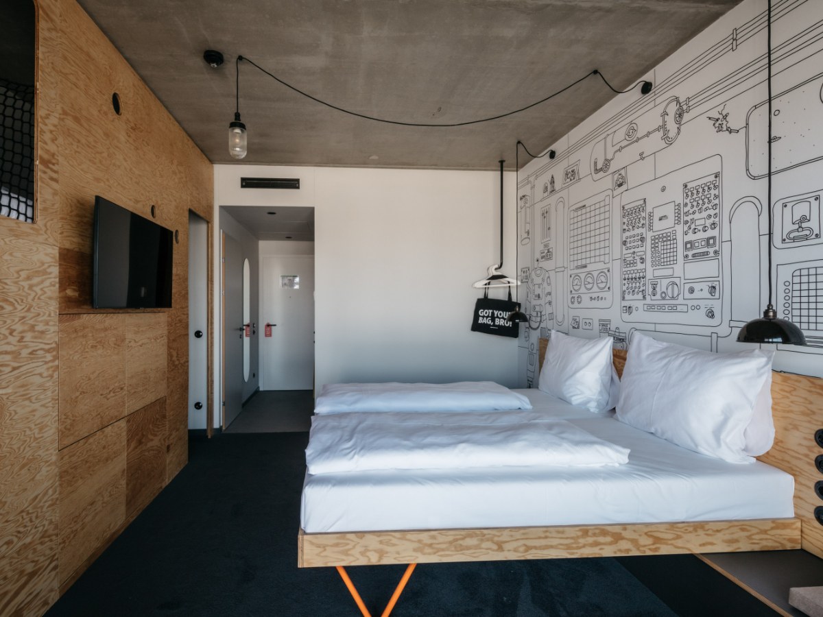 Quadruple family room with bunk beds at Superbude Wien Prater