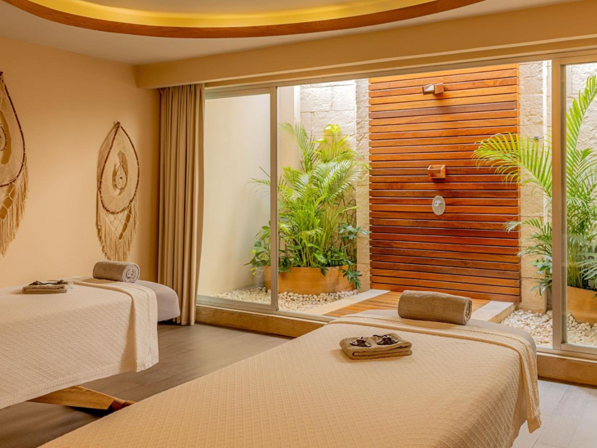 Treatment beds beside a garden window in the YHI Spa at Paradisus La Perla