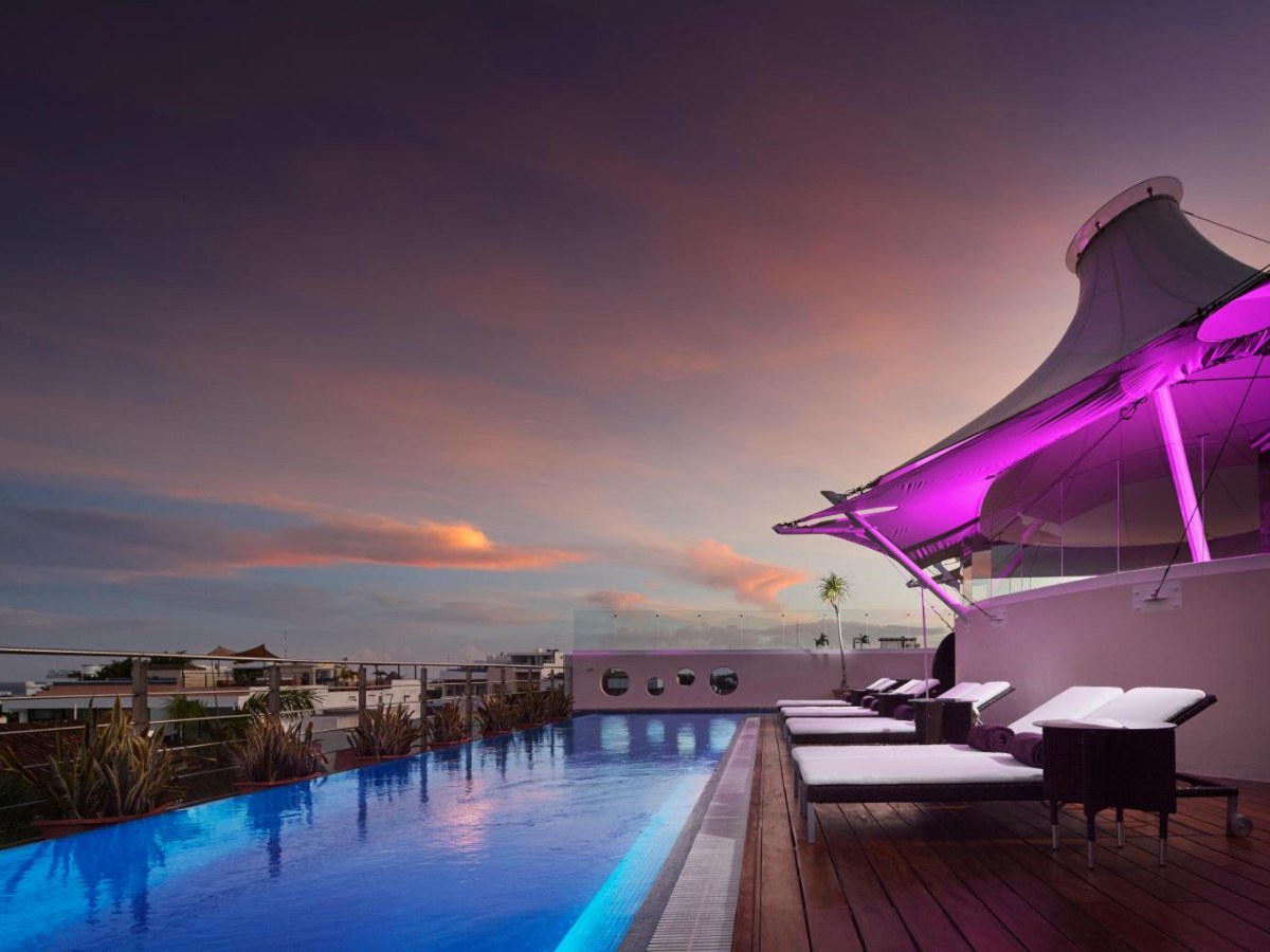 Rooftop infinity pool at dusk at Senses Quinta Avenida