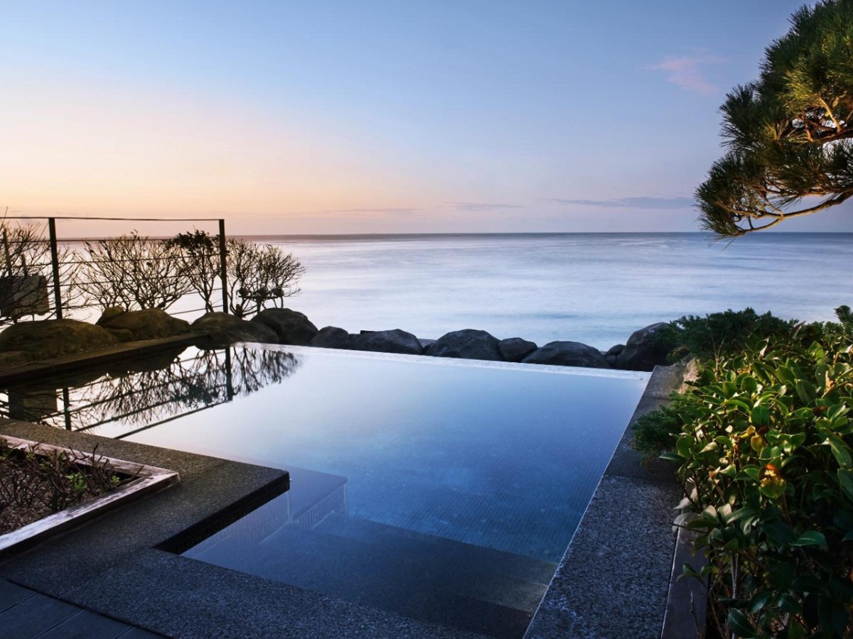 Outdoor Cimer spa pool beside pine trees facing the sea at Paradise Hotel Busan