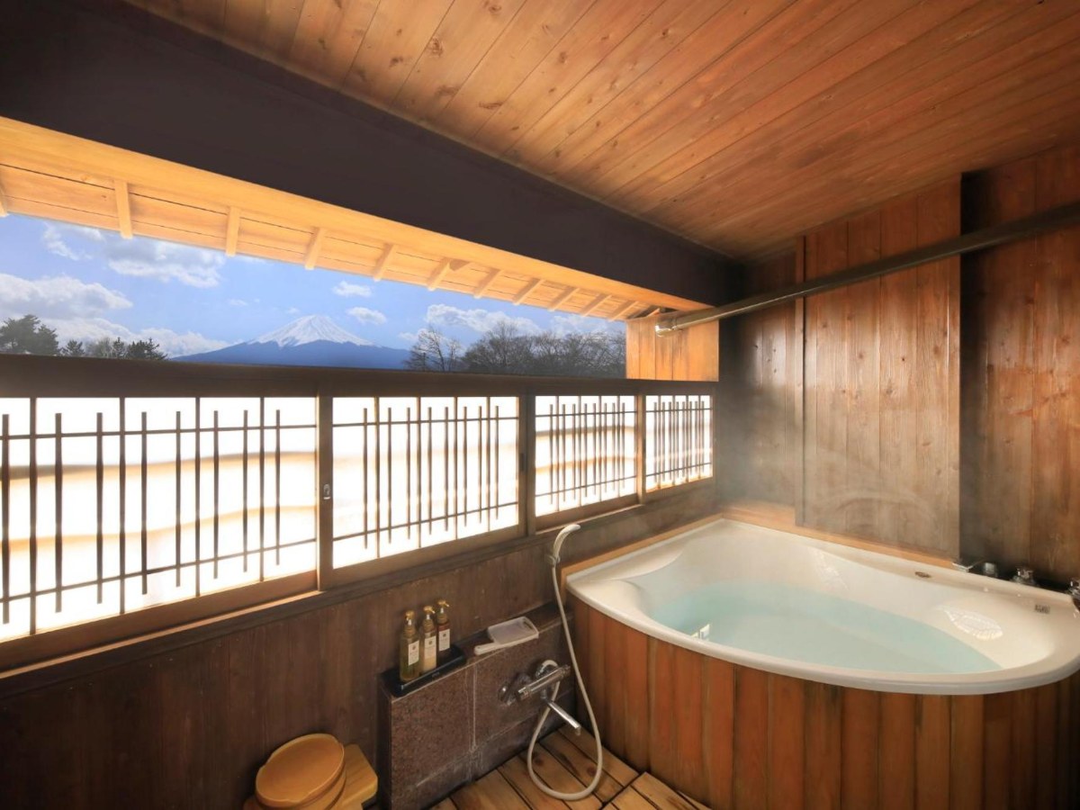 Balcony open-air bath at Lakeland Hotel Mizunosato