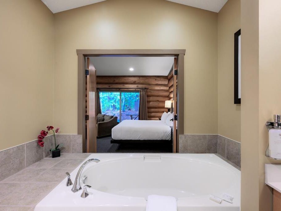 Tigh-Na-Mara Seaside Spa Resort