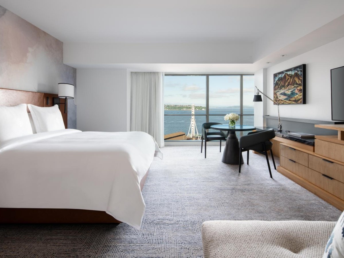 Deluxe Bay View King Room at Four Seasons Hotel Seattle