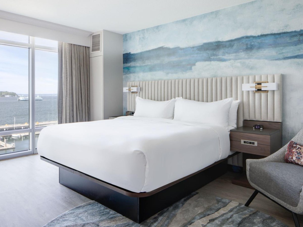 King room with a waterfront view at the Seattle Marriott Waterfront