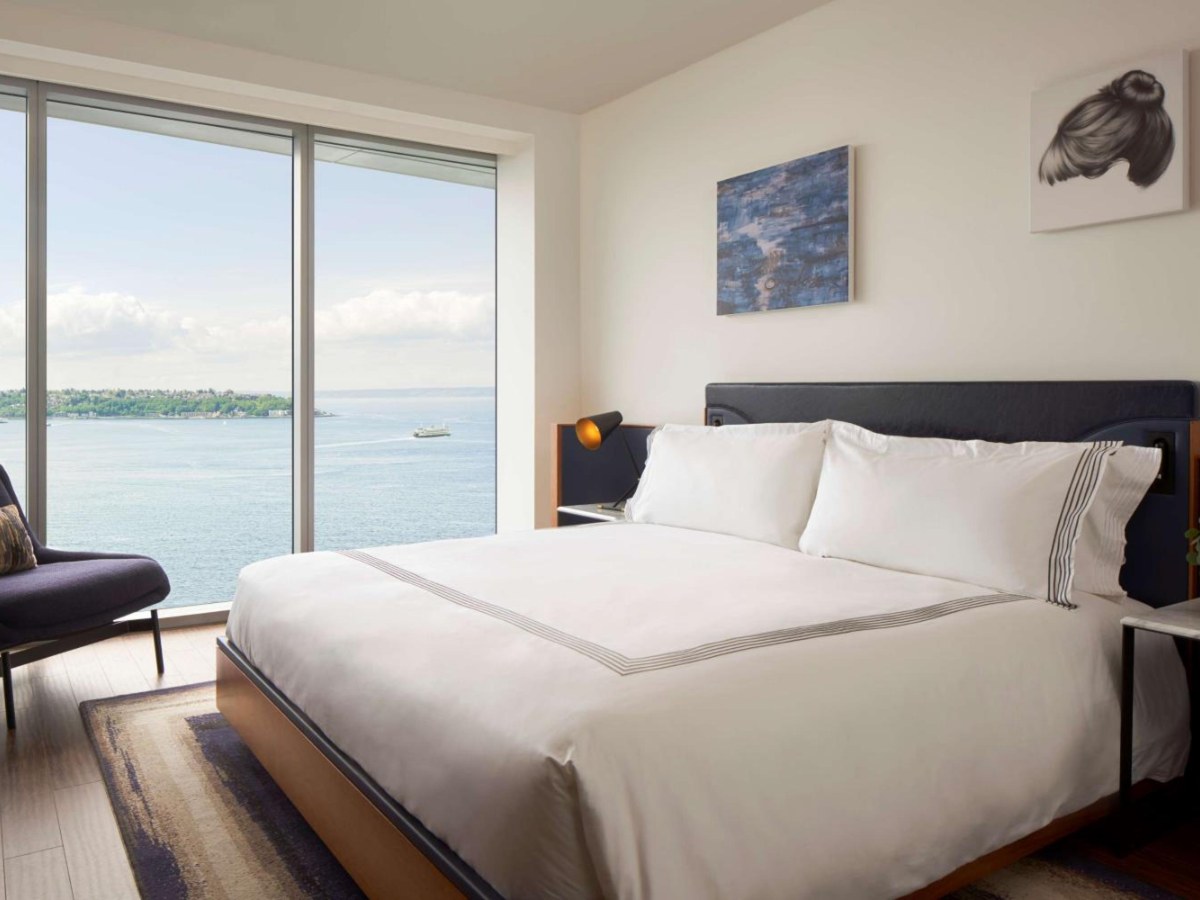 Deluxe King Room with a water view at Thompson Seattle