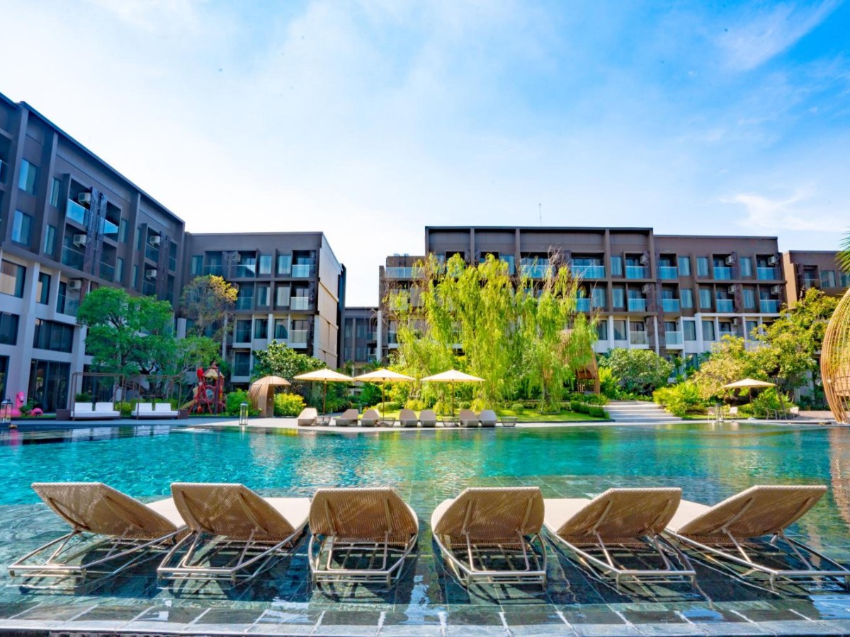 Pool with loungers and umbrellas at Divalux Resort and Spa Bangkok