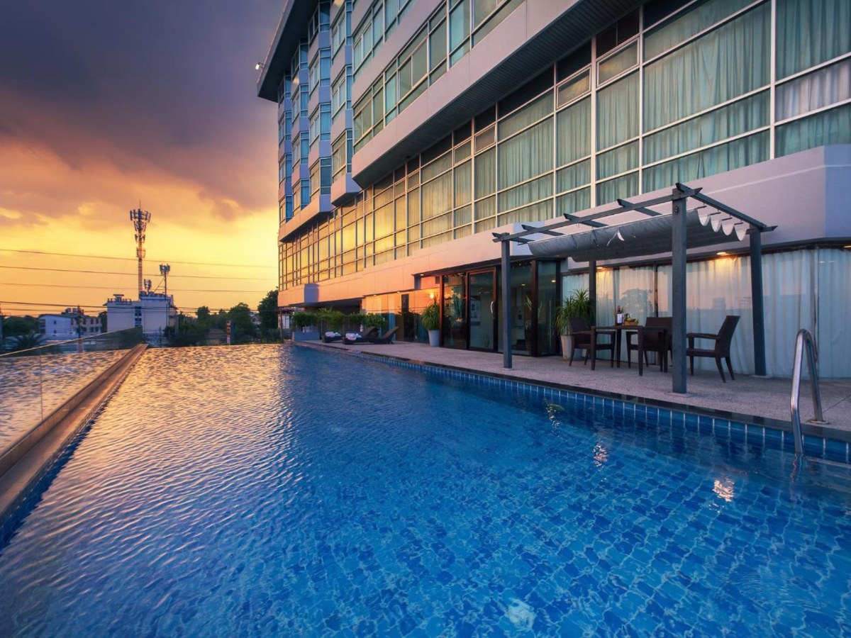 Swimming pool at dusk in front of Siam Mandarina Hotel