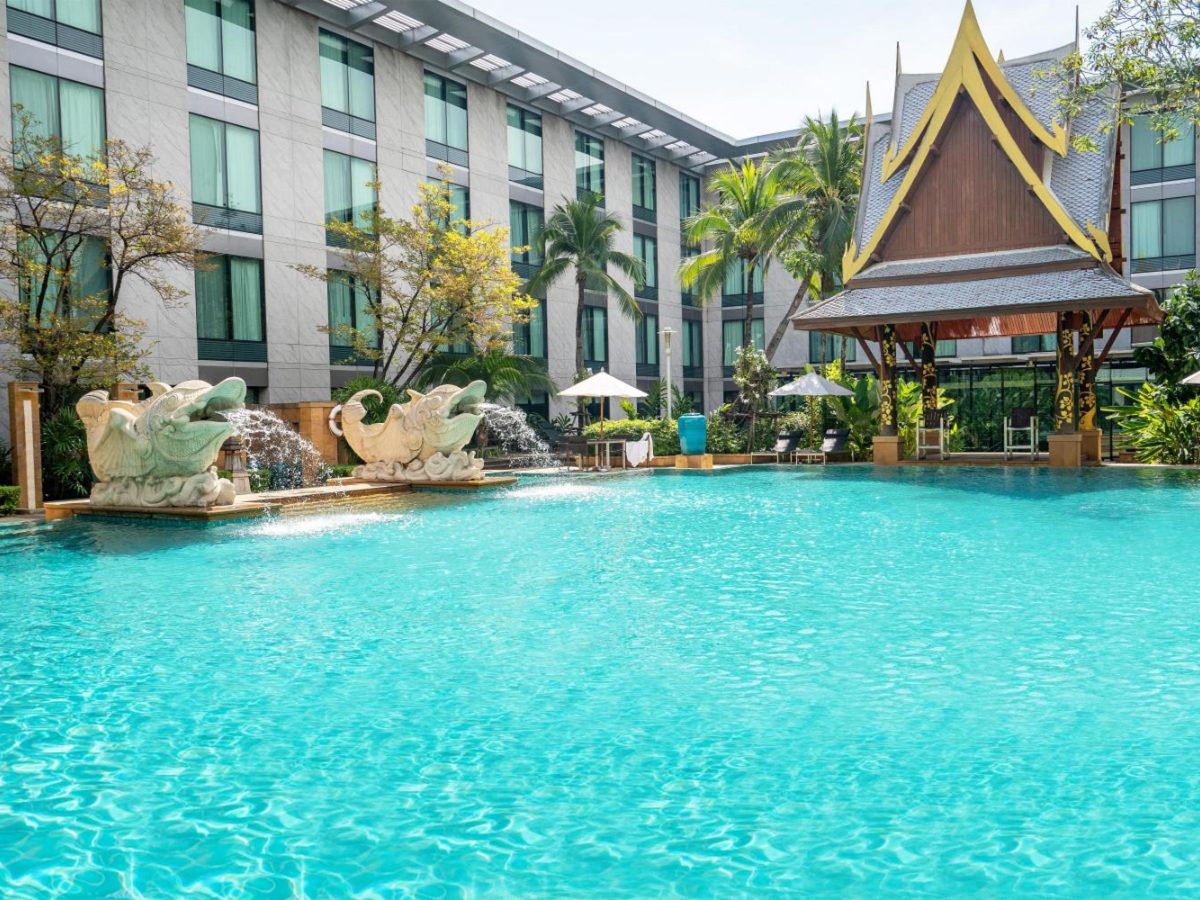 Swimming pool in front of the pagoda-style building at Hyatt Regency Bangkok Suvarnabhumi Airport