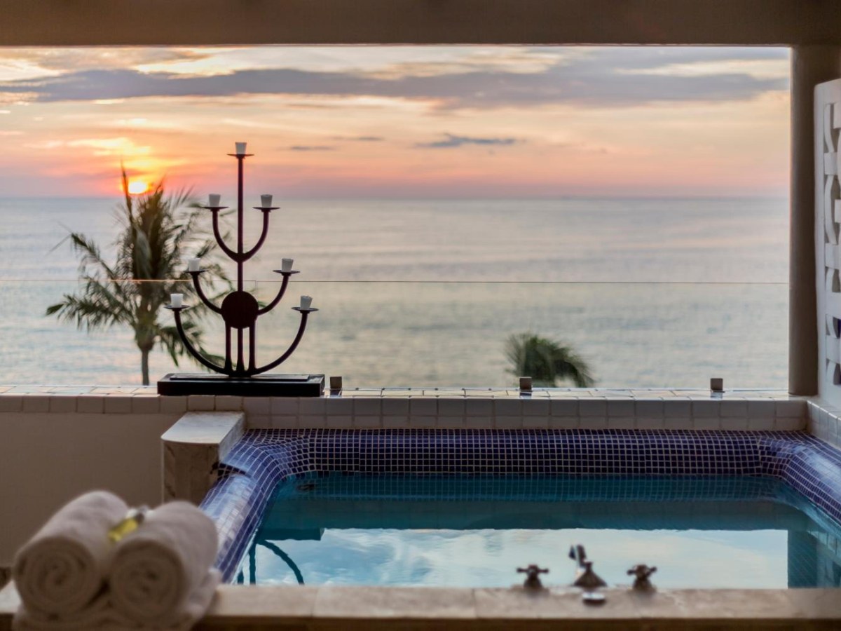 Ocean-view hot tub in the Honeymoon Suite at Villa Premiere