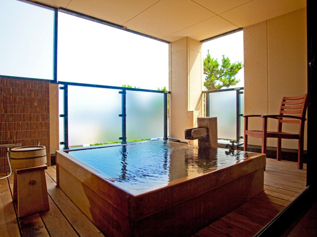 Open-air bath with a window view in an Atamionsen Yuyado Ichibanchi semi suite