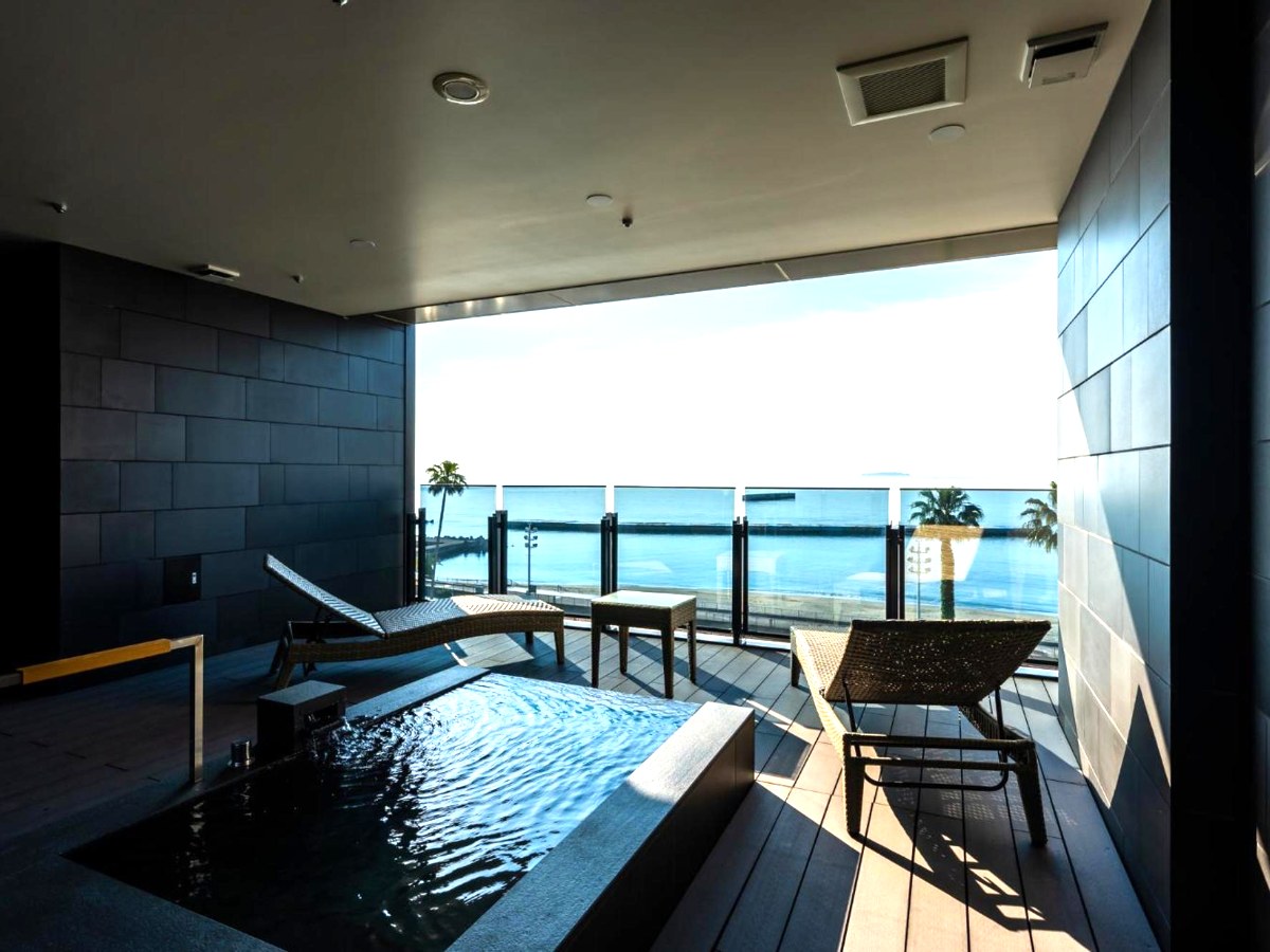 Open-air bath with a sea view in a Pearl Star Hotel ATAMI ocean-view room
