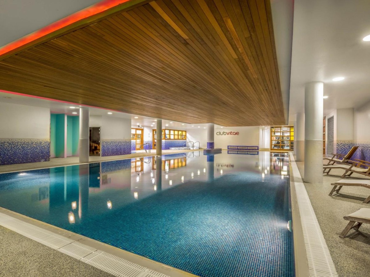 Indoor swimming pool in the Club Vitae leisure club at Clayton Hotel Cardiff Lane