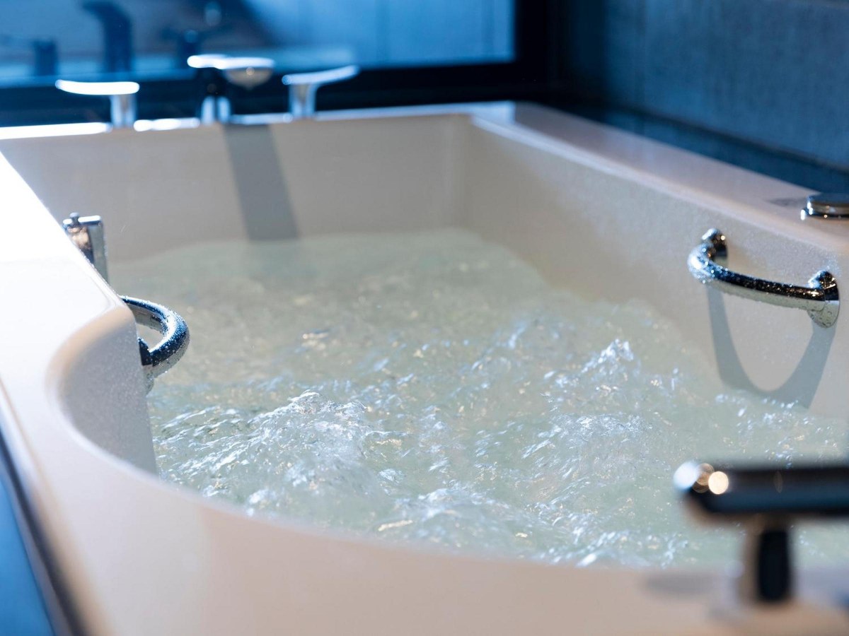 Bath in a Suite Resort Low-Floor at Lake Shikotsu Tsuruga Bessou AO no ZA