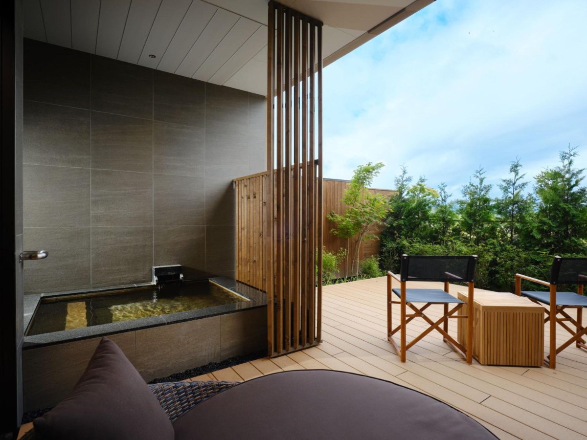 Open-air onsen bath on the terrace of a Design Twin Room at Lake Toya Tsuruga Resort Hikarinouta