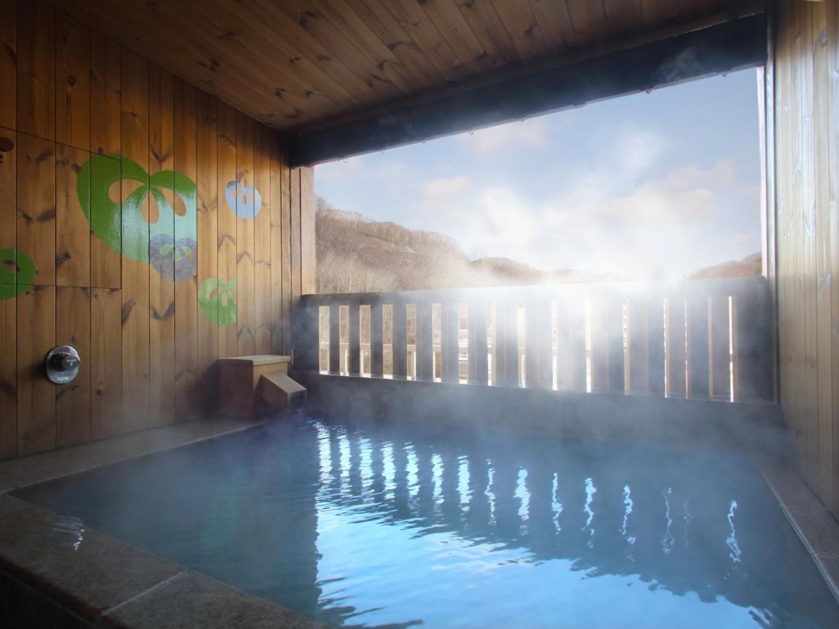 Steaming open-air bath of a suite at Hotel Mahoroba