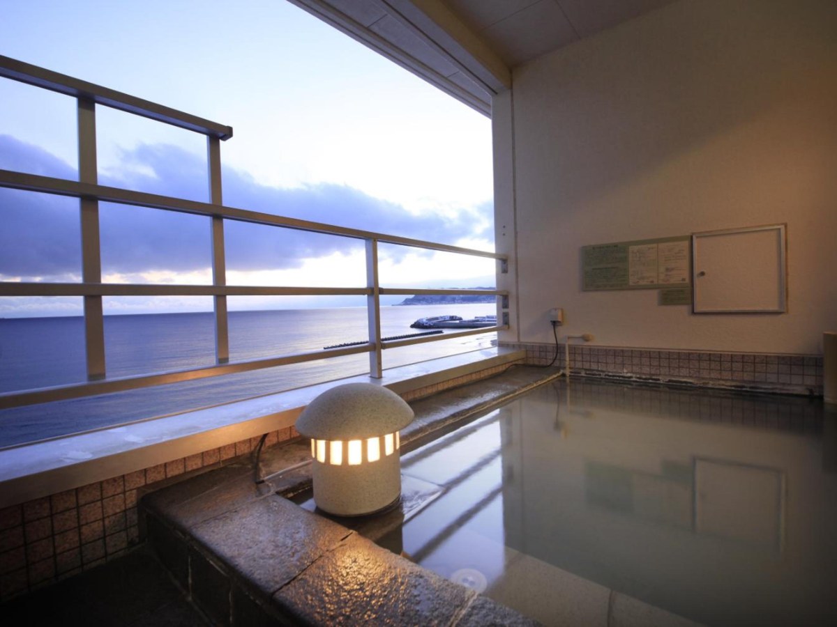 Open-air bath with a sea view at Yunokawa Prince Hotel Nagisatei