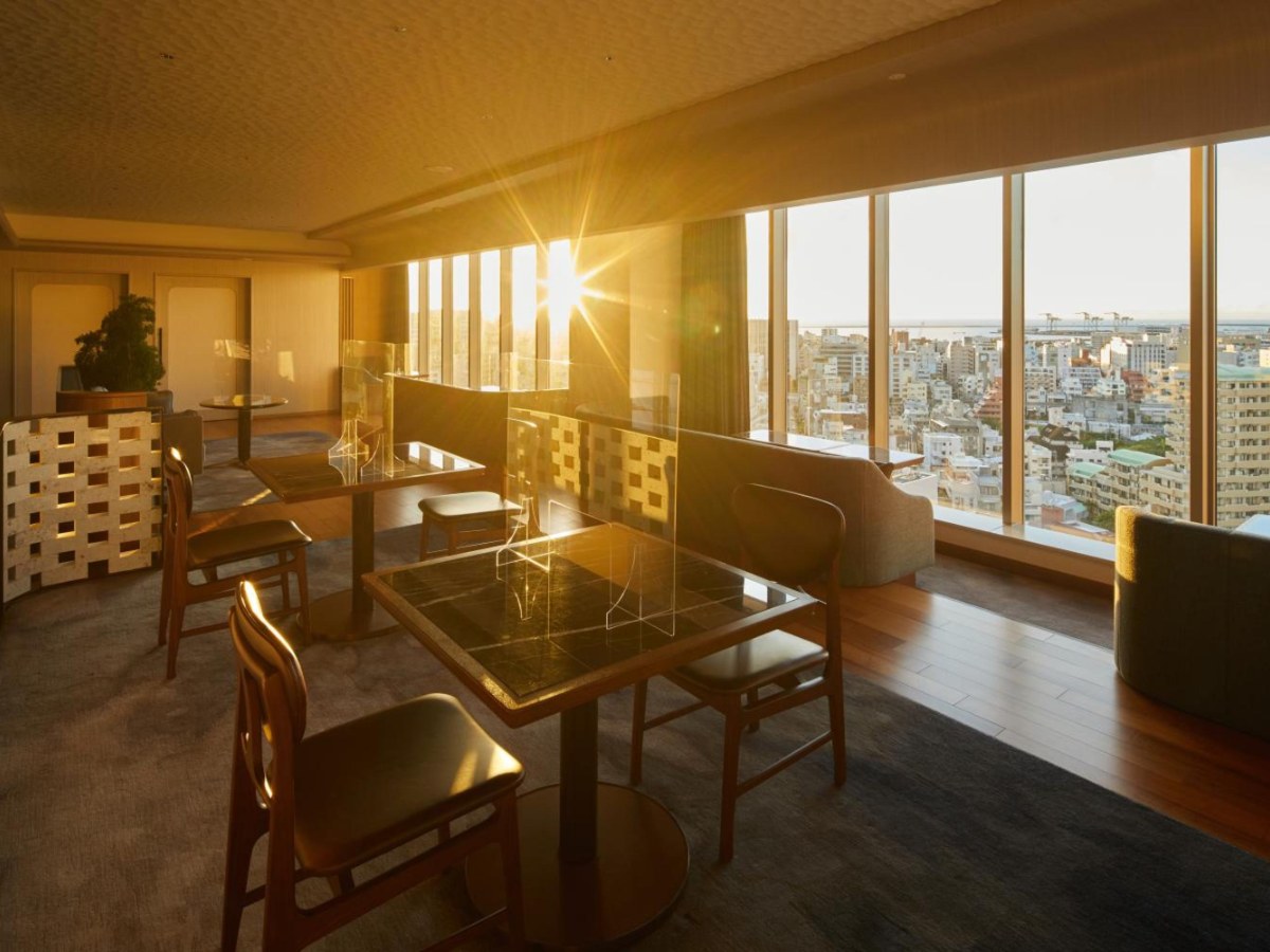 Lounge with a sunset view over the city at Hotel Collective