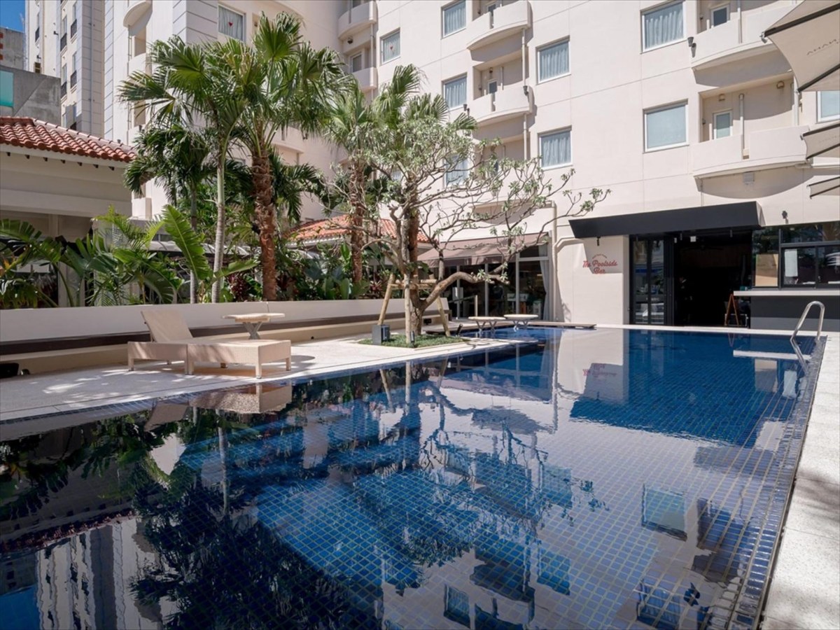 Ground-level outdoor pool at Hotel Palm Royal Resort Kokusai-dori