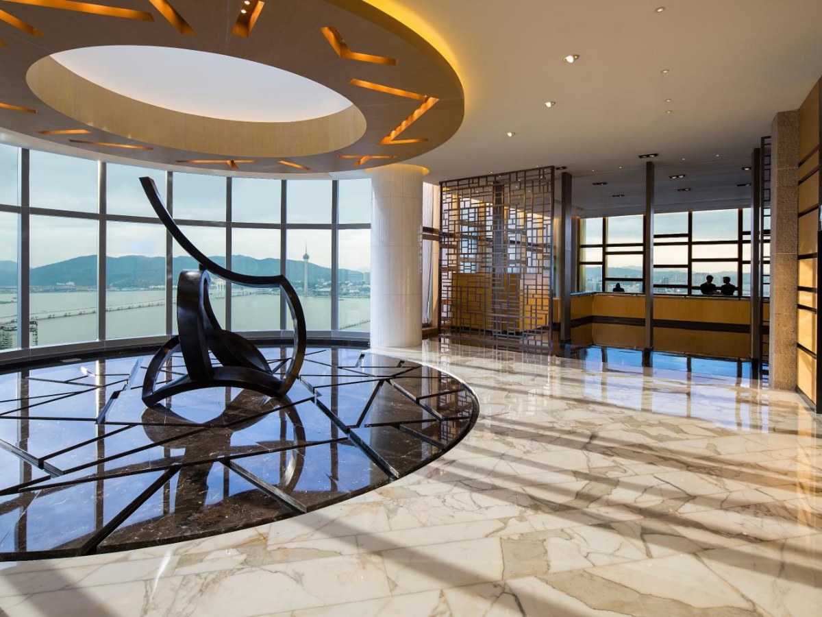 Lobby with a sculpture at the centre at Altira Macau