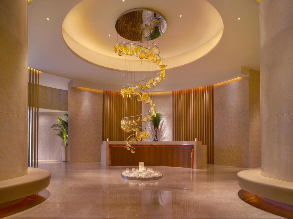 Lobby with a chandelier hanging from the ceiling at Grand Hyatt Macau