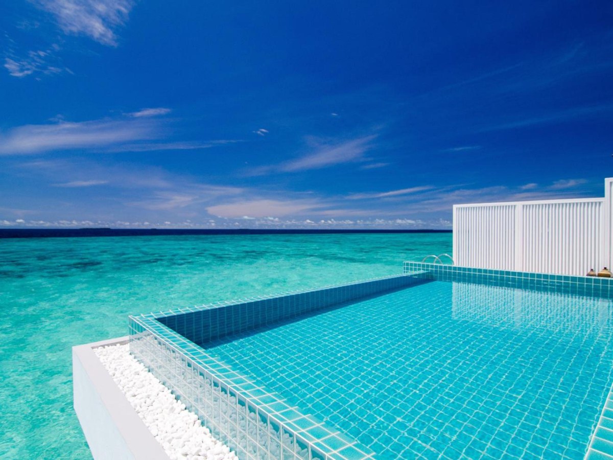 Private pool of an Ocean Pool Villa facing the sea at Finolhu