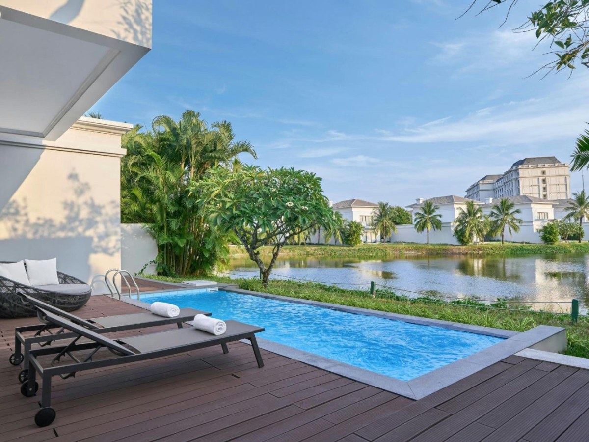 Private pool beside a Sheraton Phu Quoc Long Beach villa