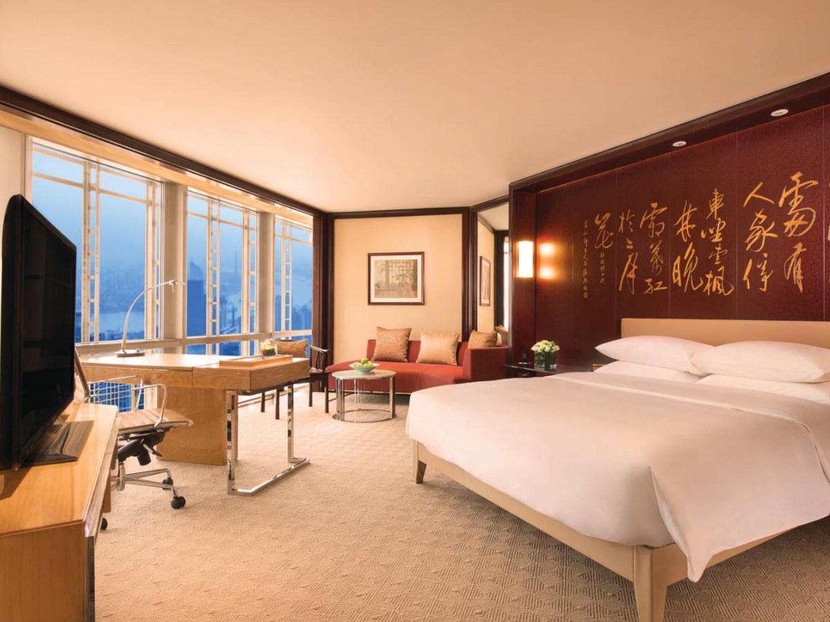 Dusk river view through the windows of a Grand Hyatt Shanghai king room