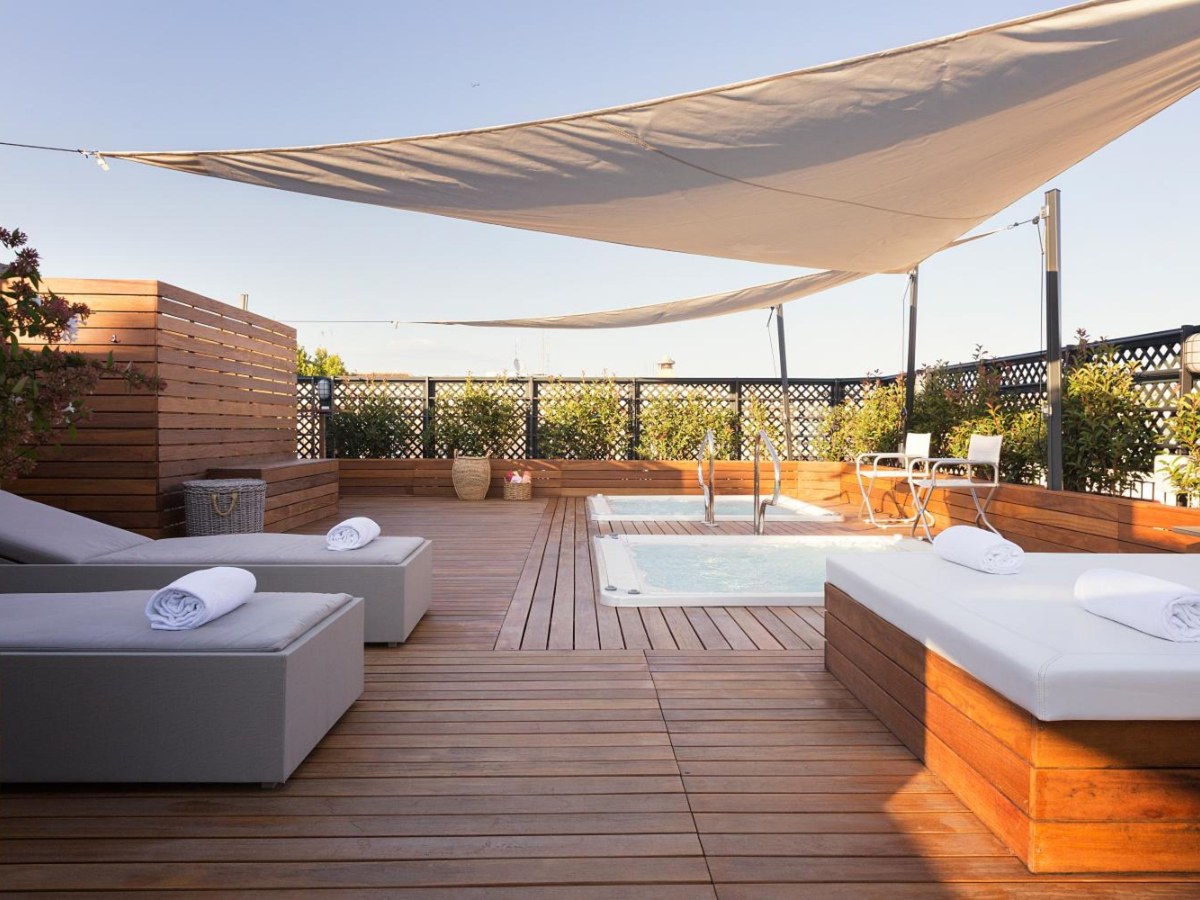 Rooftop Jacuzzi and loungers at Villa Spalletti Trivelli