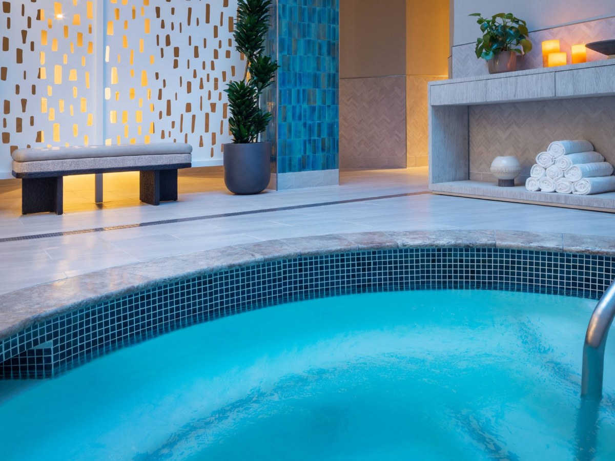 Tiled whirlpool at Agave, The Arizona Spa, Westin Kierland