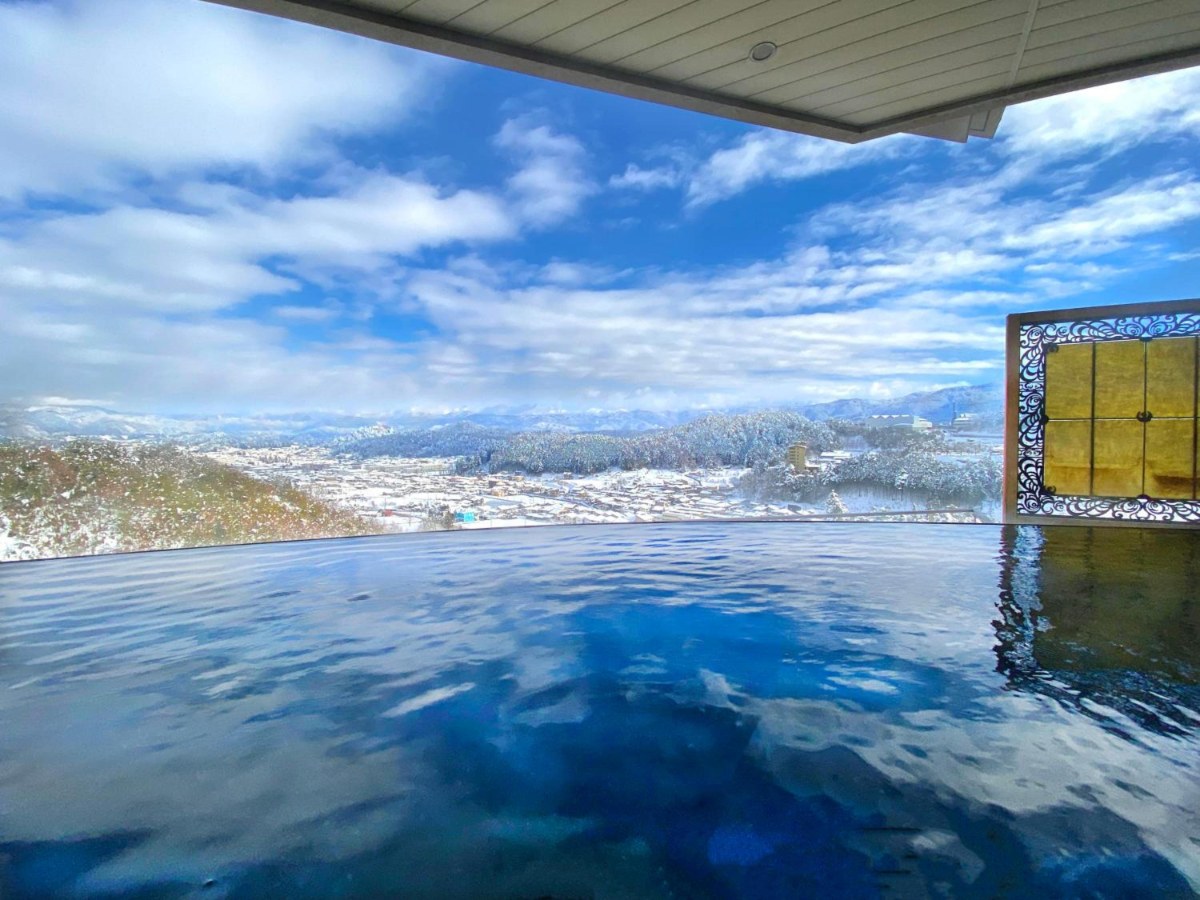 Infinity bath facing the Japanese Alps at Hilton Takayama Resort