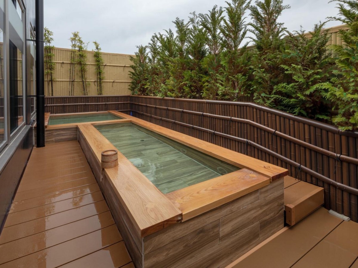 Outdoor family bath at WAT Hotel & Spa Hida Takayama