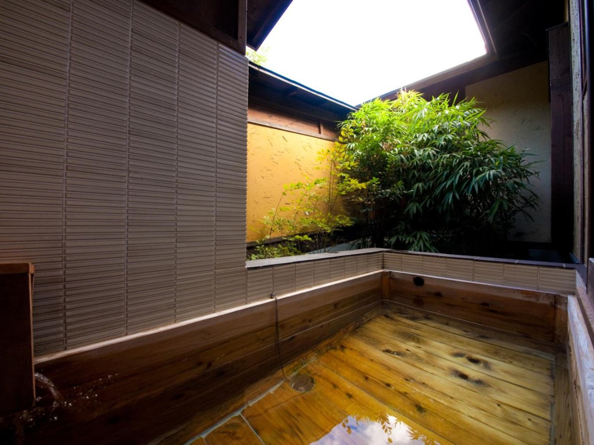 Open-air bath in the Annex Deluxe Suite at Yufuin Gettouan