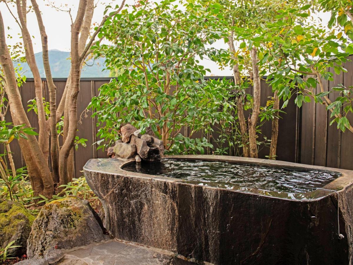 Rock open-air bath in the Japanese Western Room at Yufuin Onsen Ryokan Hananomai