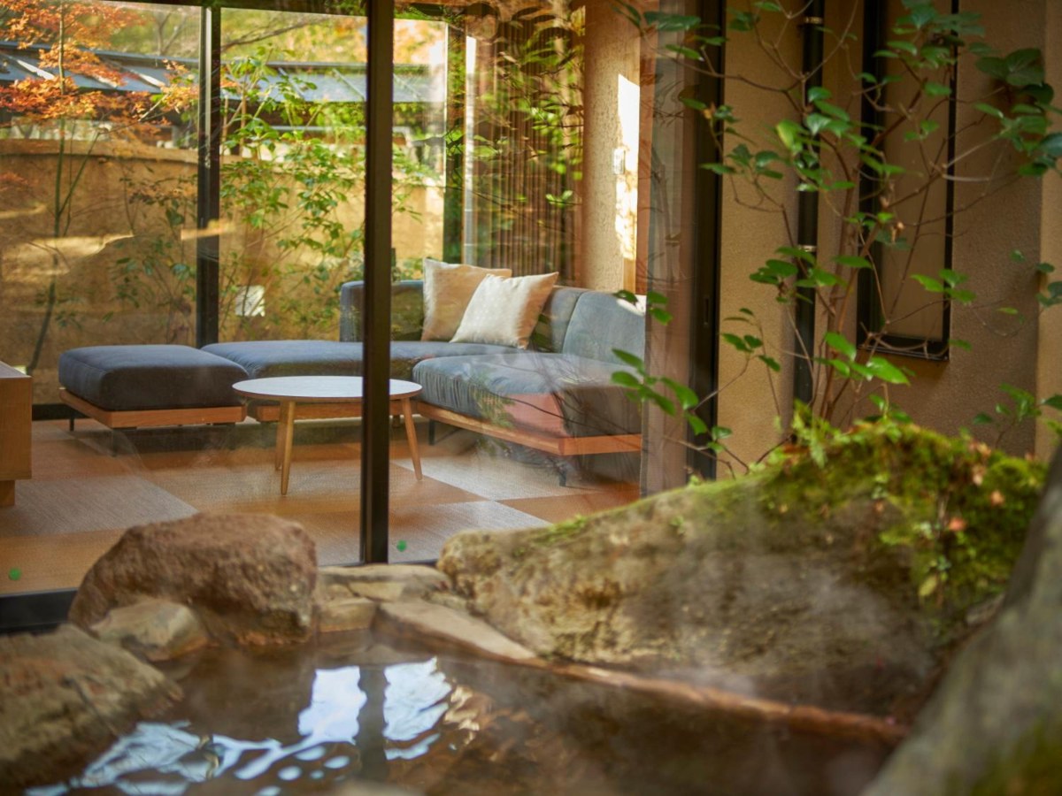 Open-air garden bath in the Luxury Twin Room at Yufuin Rakuyu